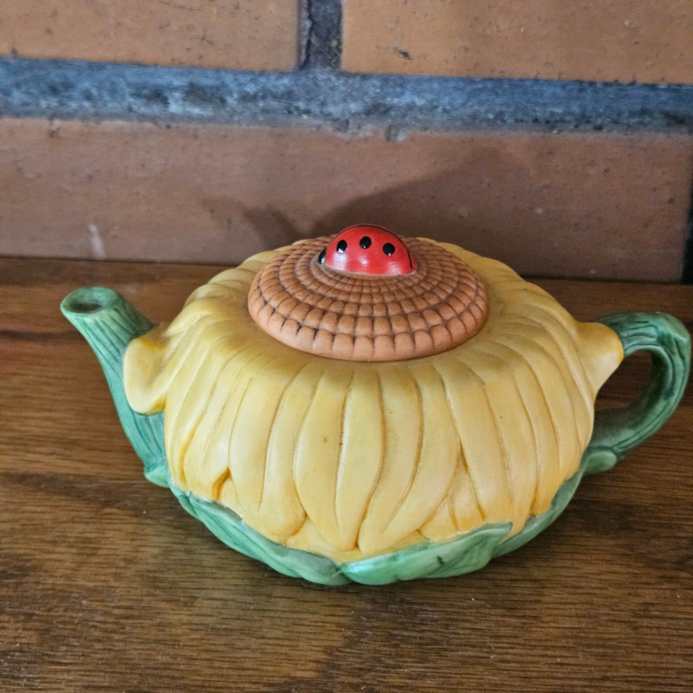 Avon Collectibles 1995 Sunflower Teapot Trinket Box 2.25" Tall